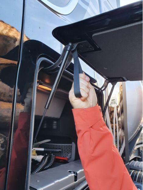 Tartuntakahva työkalulaatikon kehykselle